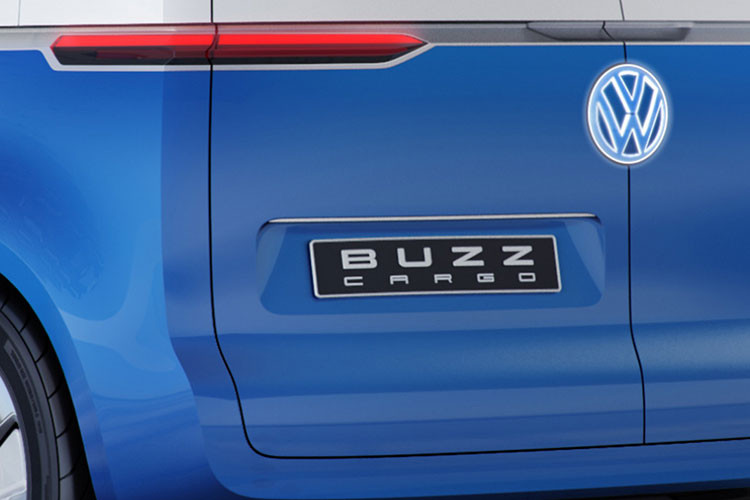 Bên cạnh đó, tính năng kỹ thuật số tích hợp còn giúp bạn tạo thư điện tử và xuất hóa đơn ngay từ chiếc xe van tự lái Volkswagen I.D. Buzz Cargo.