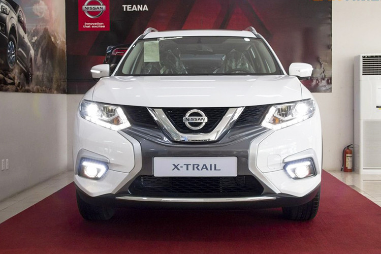 Đầu tiên trong cuộc đua giảm giá xe Tết là thương hiệu Nissan Việt Nam, hãng xe này mới đây đã ra thông báo điều chỉnh giá bán 2 mẫu xe lắp ráp của mình là X-Trail và Sunny. Theo đó, cả 2 mẫu xe đều được giảm giá ngay đầu năm 2019. Mức giảm sâu nhất thuộc về cả 2 phiên bản X-Trail mới V-Series với mức 30 triệu đồng.