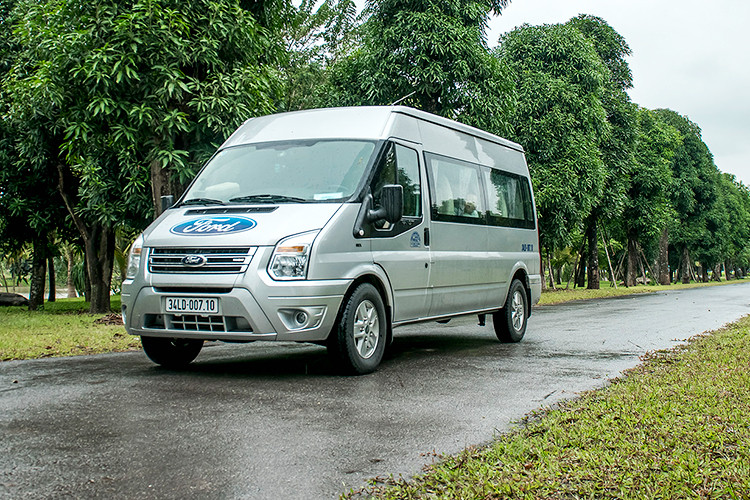 Trong tháng 1/2019, Ford Việt Nam chính thức thông báo điều chỉnh giá bán lẻ đối với mẫu xe thương mại 16 chỗ bán chạy nhất là Transit. Theo đó, mức giảm 30 triệu đồng được áp dụng đối với tất cả các phiên bản của mẫu xe này. Bên cạnh đó, Ford Việt Nam còn đưa ra chương trình ưu đãi đối với các khách hàng mua mẫu xe này.