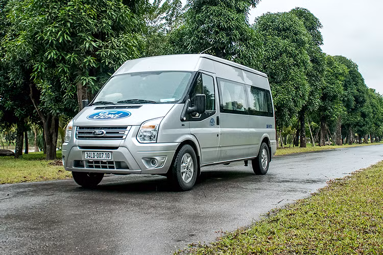 Trong tháng 1/2019, Ford Việt Nam chính thức thông báo điều chỉnh giá bán lẻ đối với mẫu xe thương mại 16 chỗ bán chạy nhất là Transit. Theo đó, mức giảm 30 triệu đồng được áp dụng đối với tất cả các phiên bản của mẫu xe này. Bên cạnh đó, Ford Việt Nam còn đưa ra chương trình ưu đãi đối với các khách hàng mua mẫu xe này.