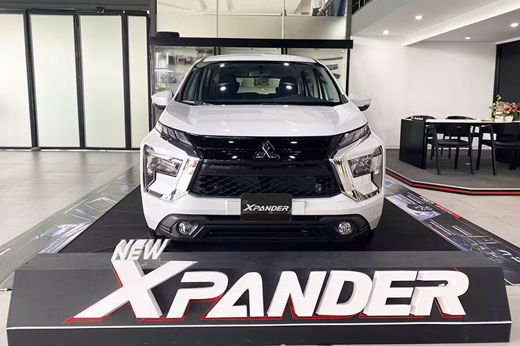 Đứng ở vị trí số 1 trong top ôtô bán chạy nhất Việt Nam trong tháng 4 vẫn tiếp tục là Mitsubishi Xpander với 1.263 xe được tiêu thụ, giảm 20% so với tháng 3/2024. Theo đuổi phía sau vẫn là Ford Ranger với doanh số ghi nhận đạt 1.262 chiếc, giảm 18% ở tháng 4.