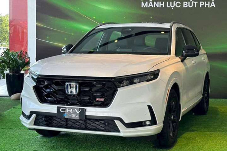 Vị trí cuối cùng bất ngờ thuộc về Honda CR-V. Đây là lần đầu tiên mẫu xe này xuất hiện trong danh sách xe bán chạy kể từ khi được nâng cấp lên thế hệ mới. So với tháng trước, sức bán của CR-V chỉ giảm nhẹ 3,5%, đạt 626 xe.