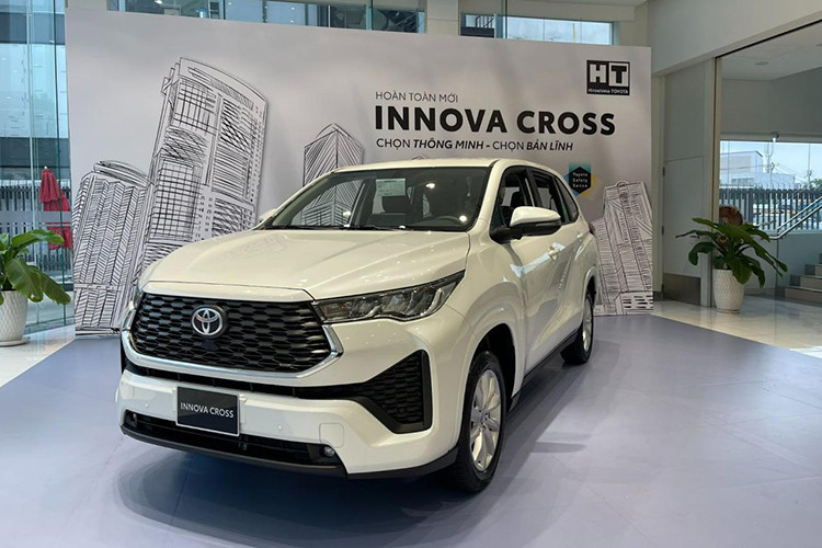 Ngoài Vios và Yaris Cross, thương hiệu Toyota còn đóng góp thêm một đại diện nữa trong danh sách xe bán chạy, Innova Cross, đứng ở vị trí thứ 7. Đây là lần đầu tiên mẫu xe này lọt top kể từ khi được ra mắt. Với doanh số tháng 4/2024 đạt 802 xe, Innova Cross tăng trưởng gấp gần 3,5 lần so với tháng 3.
