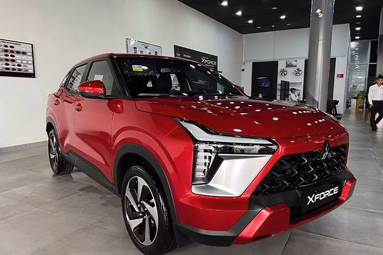 Mitsubishi Xforce vẫn tiếp tục góp mặt trong danh sách xe bán chạy, nằm ở thứ hạng 6 với 806 được giao tới tay người dùng, giảm gần 40% so với tháng trước đó. Tuy nhiên, mẫu xe này chỉ có thể nằm ở vị trí thứ 2 trong phân khúc B-SUV.