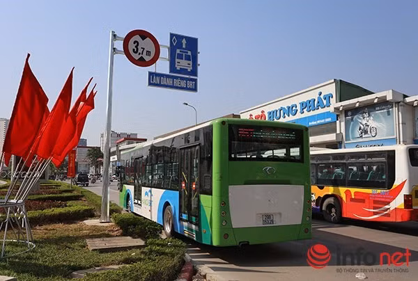 Buyt nhanh BRT khien nhieu tuyen xe buyt thuong phai doi lo trinh