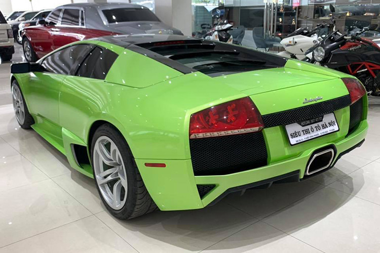 Chiếc siêu xe Lamborghini Murcielago LP640 màu độc trong bài viết này là thế hệ thứ hai của dòng xe Murcielago, sau chiếc Murcielago thế hệ đầu tiên với động cơ V12 6.2L và phiên bản Murcielago Roadster.