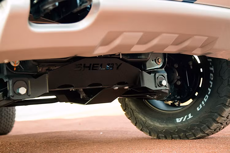 Hệ thống treo của xe được độ lại bởi Shelby, Fox và BDS. Nó cho phép tài xế kiểm soát xe tốt hơn trong nhiều dạng địa hình cũng như điều kiện lái khác nhau.