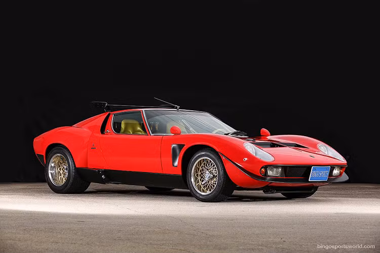 Năm 1975, nó trải qua một quá trình nâng cấp đáng kể. Thời gian đó, hãng Lamborghini cũng được ra nhiều mẫu nâng cấp khác nhau cho nên những chủ nhân của các mẫu Miura hầu hết đều muốn thay đổi xe của họ.