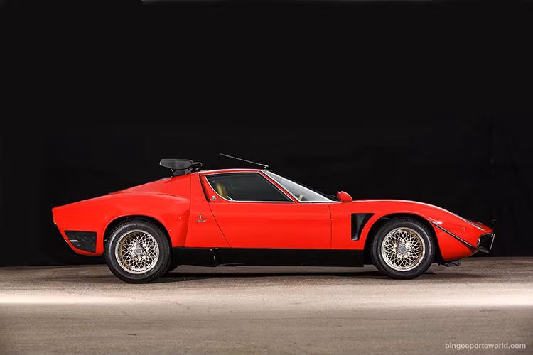 Đây là một chiếc Lamborghini Miura Jota SVR phiên bản custom đang được rao bán trên trang web Bingo Sports tại Nhật Bản. Nó được nhiều chuyên gia đánh giá là chiếc Miura cực kỳ hiếm có.