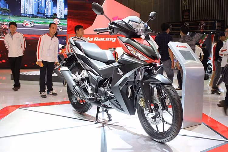 Tại thị trường Indonesia, giá bán của dòng xe này nằm trong khoảng 20 - 21.000RP (khoảng 34,46 - 35,1 triệu đồng). Mẫu xe này cũng sẽ chính thức được công bố giá bán vào ngày 24/5/2016 tới đây tại thị trường Việt, theo dự đoán thì mức giá sẽ ngang với đối thủ Yamaha Exciter 150.