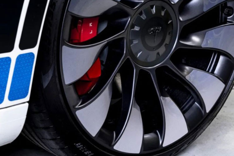 Tesla Model 3 hoàn toàn mới được xem là hoàn toàn phù hợp với lực lượng cảnh sát khi sử dụng trong những trường hợp rượt đuổi tội phạm ở tốc độ cao, với tầm hoạt động cao nhất lên tới 507 km.