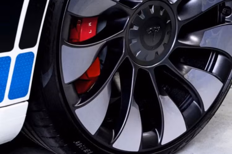 Tesla Model 3 hoàn toàn mới được xem là hoàn toàn phù hợp với lực lượng cảnh sát khi sử dụng trong những trường hợp rượt đuổi tội phạm ở tốc độ cao, với tầm hoạt động cao nhất lên tới 507 km.