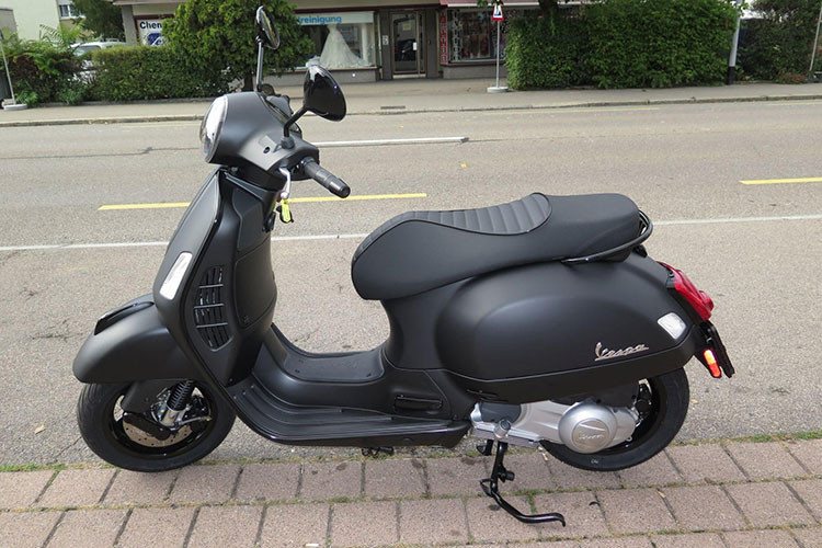 Tại thị trường Ấn Độ giá xe Vespa Notte là 70,332 Rupee (khoảng hơn 22 triệu đồng), nó được định vị thấp hơn Vespa LX với giá 74.285 Rupee (tương đương 25 triệu đồng). Các đối thủ cuả mẫu xe này gồm Aprilia SR 125, TVS Ntorq, Honda Grazia và Suzuki Burgman Street 125.