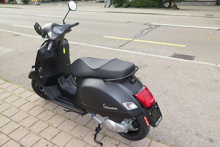 Thực tế, đây là mức giá bán của Vespa Notte 125 tại thị trường Ấn Độ (tương đương 70,332 rupees). Vespa Notte là xe ga giá rẻ do Ấn Độ sản xuất dưới sự cho phép của Piaggio, nghĩa là Piaggio Ấn Độ có thể cắt giảm chi phí mọi thứ trên chiếc xe để giảm thiểu chi phí lắp ráp, giảm giá thành sản phẩm để phù hợp với đại đa số thu nhập người dân Ấn Độ.