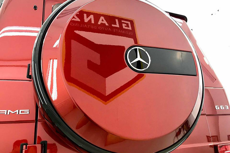 Tính đến thời điểm hiện tại, đây là chiếc G63 AMG độc nhất Việt Nam được chủ nhân cho mang 1 trong 5 màu sơn Crazy Edition chính hãng. 4 màu còn lại là Solar Beam, Galactic Beam, Sunset Beam và Alien Green.