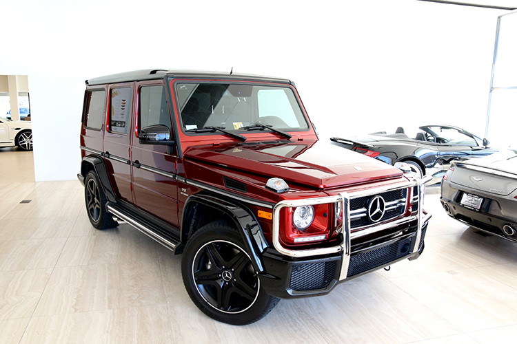 Mercedes-Benz G63 AMG chỉ mất khoảng thời gian 5,3 giây để tăng tốc từ vị trí xuất phát lên 100 km/h trước khi đạt vận tốc tối đa 210 km/h. Tại thời điểm xuất hiện ở Việt Nam vào tháng 5/2016, chiếc Mercedes-Benz G63 AMG có màu sơn Tomato Red được phân phối chính hãng với mức giá hơn 8,3 tỷ đồng.