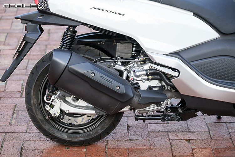 Các công nghệ và trang bị tiện ích mới trên mẫu xe tay ga cỡ lớn nhà SYM gồm hệ thống phanh ABS, kiểm soát độ bám đường...