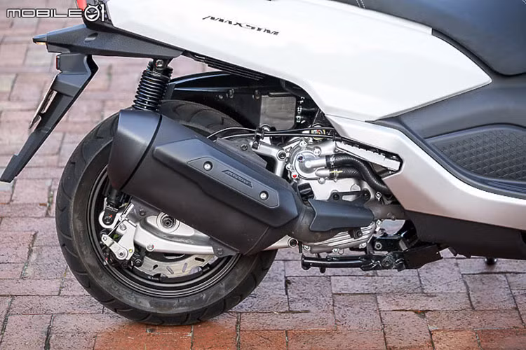 Các công nghệ và trang bị tiện ích mới trên mẫu xe tay ga cỡ lớn nhà SYM gồm hệ thống phanh ABS, kiểm soát độ bám đường...