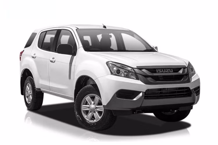 Tại thị trường ôtô Việt, Isuzu MU-X sẽ cạnh tranh với Ford Everest, Kia Sorento, Mitsubishi Pajero Sport hay Toyota Fortuner... nhưng đó là phiên bản cao cấp hơn. Còn phiên bản số sàn này xuất hiện khá ít ỏi, nếu mua với mục đích gia đình - nhiều người dùng vẫn sẽ nâng cấp các thiết bị và phụ kiện bên ngoài giúp nó "đẳng cấp" hơn.