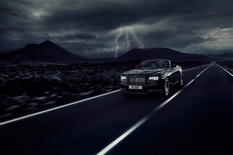 Rolls-Royce hiện không công bố giá bán cho bộ sưu tập Adamas này. Tuy nhiên, số lượng xe hãng sản xuất theo phiên bản Adamas chỉ giới hạn 40 chiếc coupe Wraith và 30 chiếc mui trần Dawn. Nên chắc chắn cái giá của nó là không hề nhỏ.