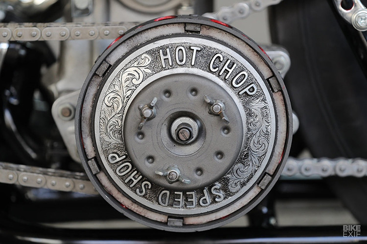 Để đưa được khối động cơ "V4" này lên chiếc xe, bộ khung của bản độ đã được thiết kế lại hoàn toàn cho khoang chứa động cơ rộng ra gấp đôi.