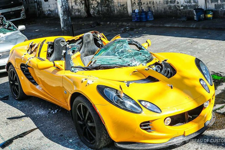 Lotus Elise và siêu xe mui trần Mercedes-Benz SLK cùng chịu án tử.