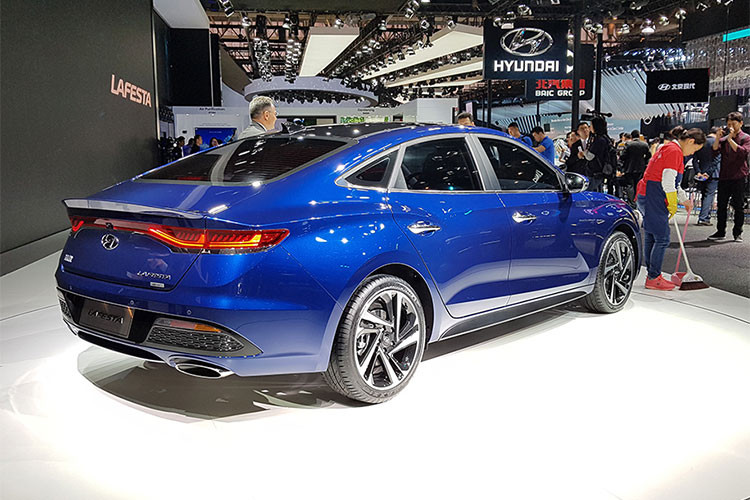 Theo ông SangYup Lee, giám đốc bộ phận thiết kế Hyundai Styling cho biết công ty đang nỗ lực nhằm xác lập một kỷ nguyên mới cho thiết kế Hyundai và Lafesta là một trong số đó. Nền tảng cho các cố gắng trên là lịch sử lâu đời của hãng trong việc tạo nên đặc tính khác biệt.