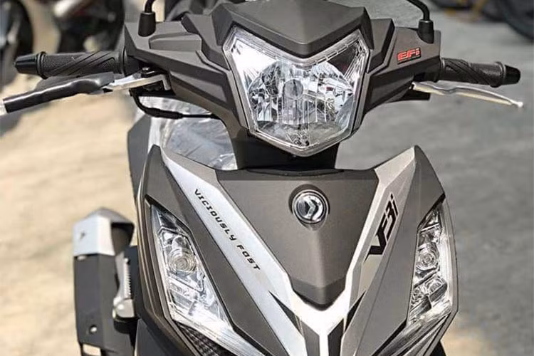 Đây là lần đầu tiên mà SYM cho ra mắt dòng xe máy underbone có khối động cơ cỡ lớn, và cũng là điểm nhấn của chiếc xe. Như vậy, nếu so với hai đối thủ là Honda Winner và Yamaha Exciter thì khối động cơ trên chiếc xe SYM VF3i 2018 có dung tích lớn hơn 33 phân khối.