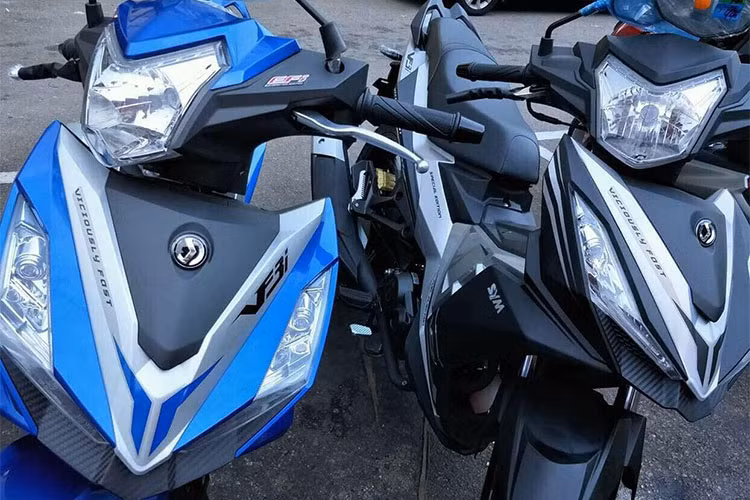 Từng được hãng xe máy SYM tại Việt Nam trưng bày để tham khảo ý kiến các khách hàng, tuy nhiên việc xuất hiện mẫu xe này tại đại lý chững tỏ việc cho ra mắt mẫu xe này chỉ là vấn đề thời gian. Chính vì vậy, giới trẻ chuộng dòng xe máy côn tay underbone đang khá mong chờ ngày ra mắt mẫu SYM VF3i giá rẻ này tại thị trường xe máy Việt.