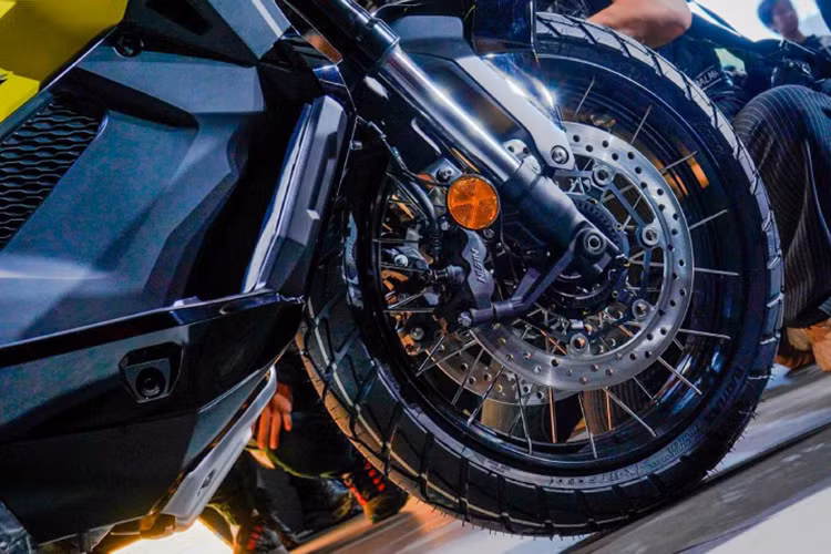 Được trang bị động cơ mạnh mẽ nhất phân khúc tới 750cc, tích hợp công nghệ tiên tiến, Honda X-ADV hứa hẹn mang đến một trải nghiệm lái xe bất ngờ và đầy phấn khích.