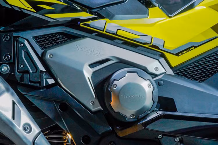 Các chế độ lái gồm; Tiêu chuẩn, Thể thao, Mưa, Đường sỏi và Chế độ tùy chỉnh theo nhu cầu người dùng, cho phép lái xe cài đặt phù hợp với từng điều kiện đường xá. Thêm vào đó là hệ thống kiểm soát hành trình (Cruise Control), giúp xe kiểm soát tốc độ tự động, mang đến trải nghiệm lái thoải mái trên mọi cung đường.