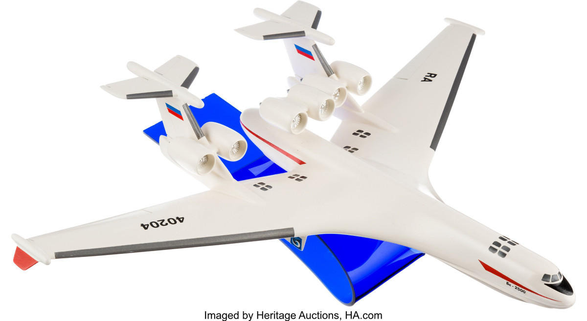 Chiếc máy bay này được cho là lấy cảm hứng thiết kế từ chiếc Ekranoplan lớp Lun khi có cách bố trí động cơ cũng như cấu tạo cánh tương đồng, nhưng nó có thể hoạt động ở độ cao rất lớn chứ không lướt là là trên mặt biển.