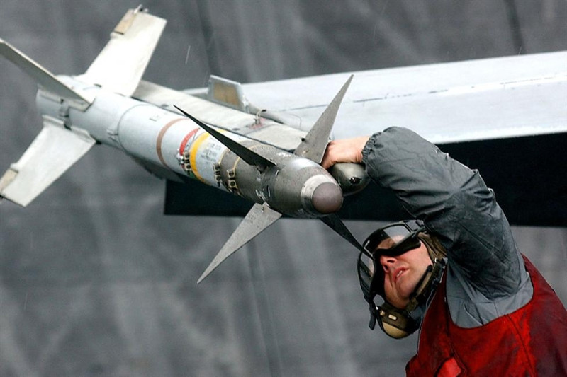 Ngoài ra, cảm biến mới còn có tính năng cho phép phi công chỉ tập trung vào một mục tiêu duy nhất nên hiệu suất chiến đấu rất cao, do vậy mục tiêu rất khó trốn thoát nếu bị tên lửa tấn công.