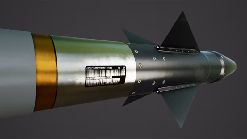 Theo chuyên gia quân sự Dave Majumdar, tên lửa AIM-9X mới nhất được nhà sản xuất Raytheon quảng cáo là có tính năng tấn công mục tiêu ở góc lệch trục đạn lớn. Trong tình huống cận chiến, AIM-9X được coi là vũ khí hiệu quả nhất, có khả năng cơ động và kháng nhiễu cao hơn so với mẫu AIM-120 AMRAAM sử dụng đầu dò radar.