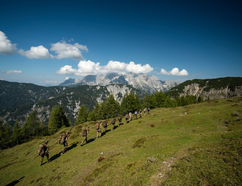 Hành trang của họ nặng tới 40kg.