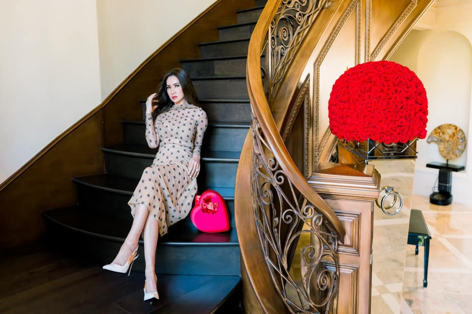 Cầu thang được chạm trổ cầu kỳ. Ảnh: FB Mimi Morris