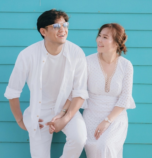 Năm 2020, diễn viên Quý Bình tổ chức đám cưới với doanh nhân Ngọc Tiền. Sau 4 năm kết hôn, nam diễn viên dành nhiều thời gian cho gia đình, làm hậu phương để bà xã phát triển sự nghiệp. Ảnh: Saostar