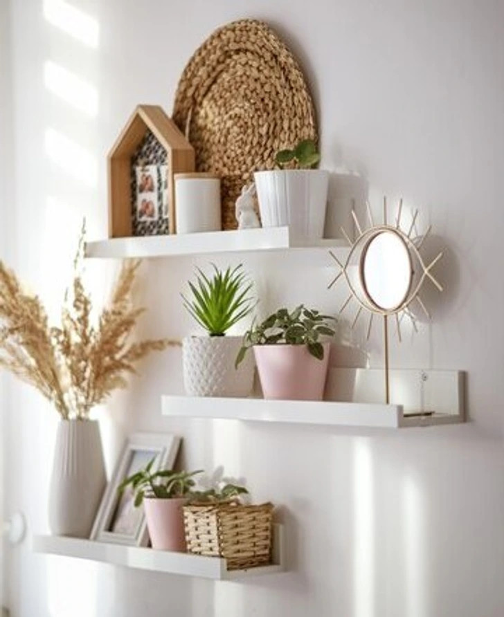 Kệ nổi là giải pháp hữu hiệu để lưu trữ đồ vật, tối đa hóa không gian và dễ lắp đặt. Kệ mở cũng có thể tạo ra tác động thị giác nổi bật và tạo điểm nhấn cho bức tường. Ảnh: Reddit