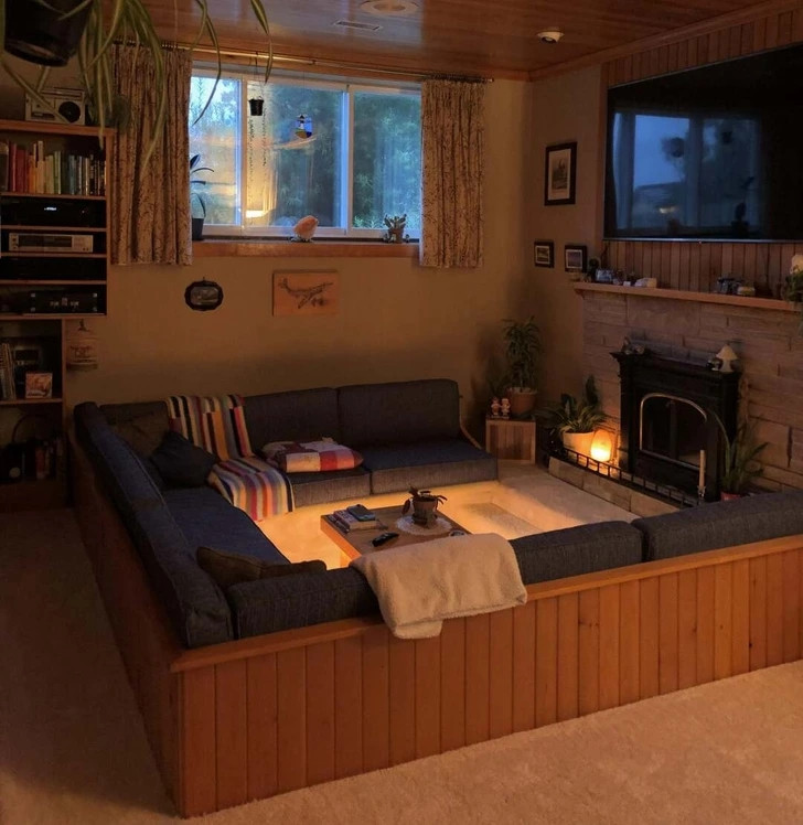 Hố trò chuyện, một xu hướng được yêu thích từ những năm 1970, tạo ra một không gian thoải mái, ấm cúng để mọi người xích lại gần nhau. Ảnh: Reddit