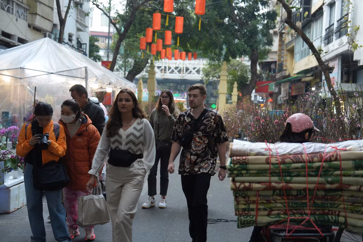 Chợ chỉ mở phiên duy nhất trong năm từ sau ngày Rằm tháng Chạp cho tới trước ngày 30. Ảnh: Khánh Huy