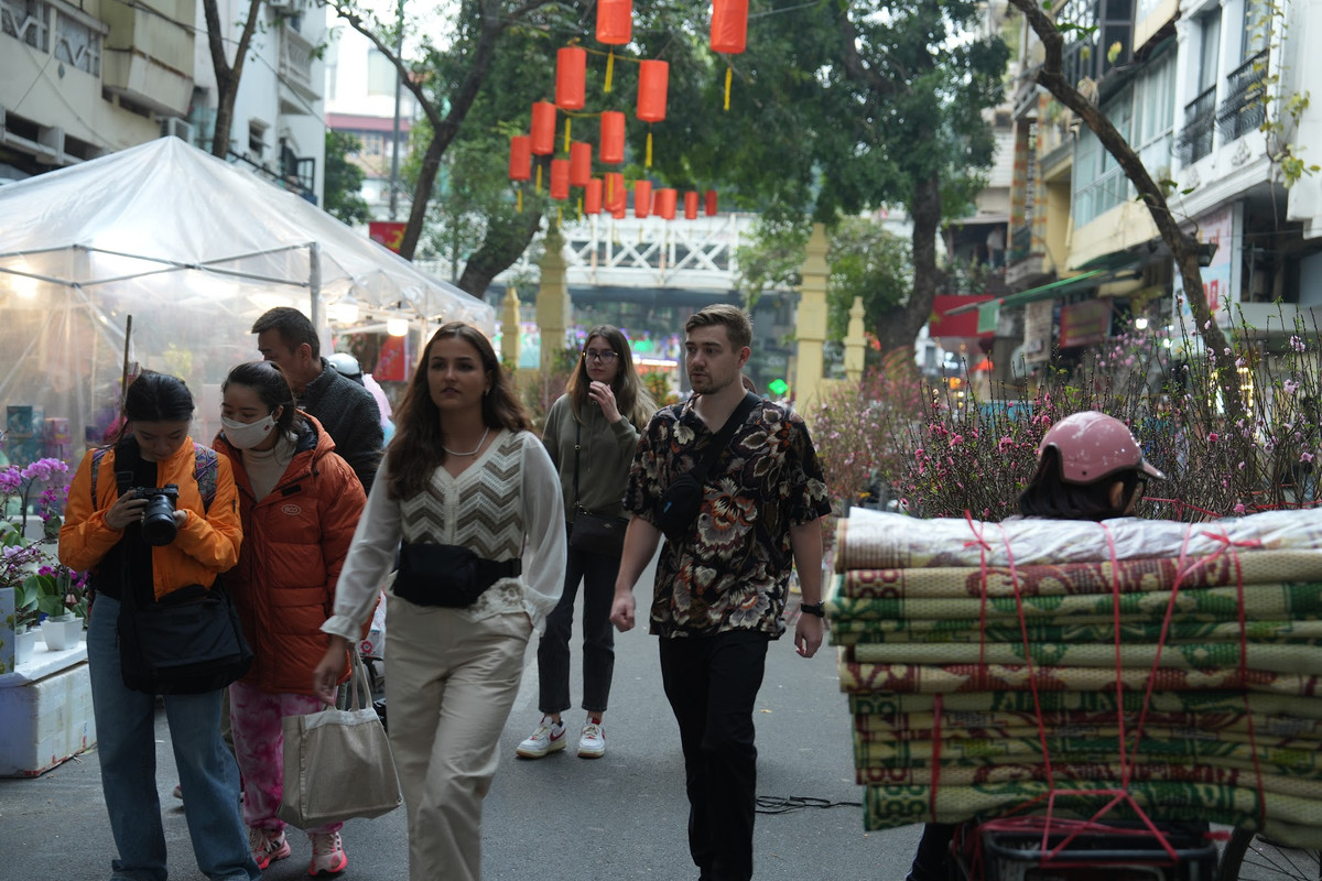 Chợ chỉ mở phiên duy nhất trong năm từ sau ngày Rằm tháng Chạp cho tới trước ngày 30. Ảnh: Khánh Huy