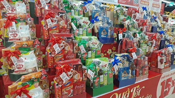 Hàng Việt chiếm ưu thế trong giỏ quà Tết 2025 Hang Viet chiem uu the trong gio qua Tet 2025