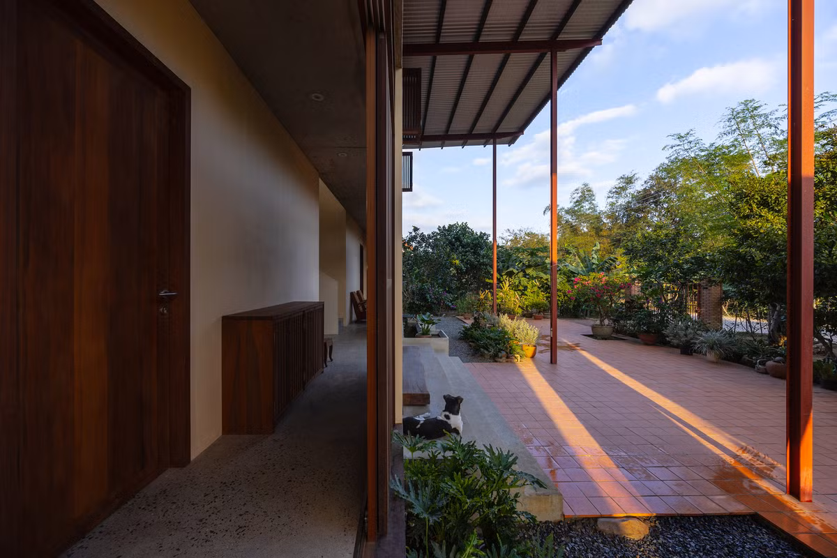 Từ những điều kiện trên, kiến trúc sư đề xuất dự án bao gồm các khu chức năng với lối đi riêng dành cho các vị khách ghé thăm. Ảnh: Triệu Chiến