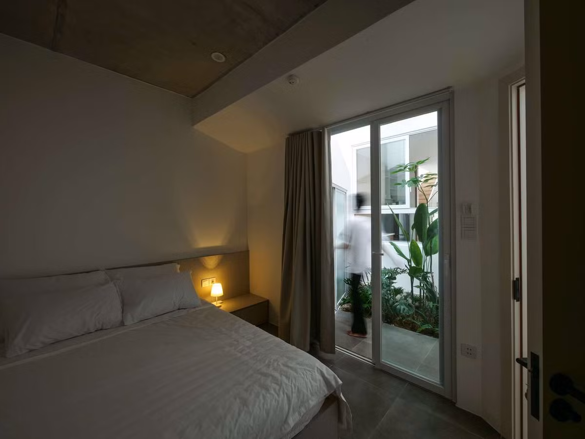 Phòng ngủ thông thoáng, ngập ánh sáng. Ảnh: D inh R