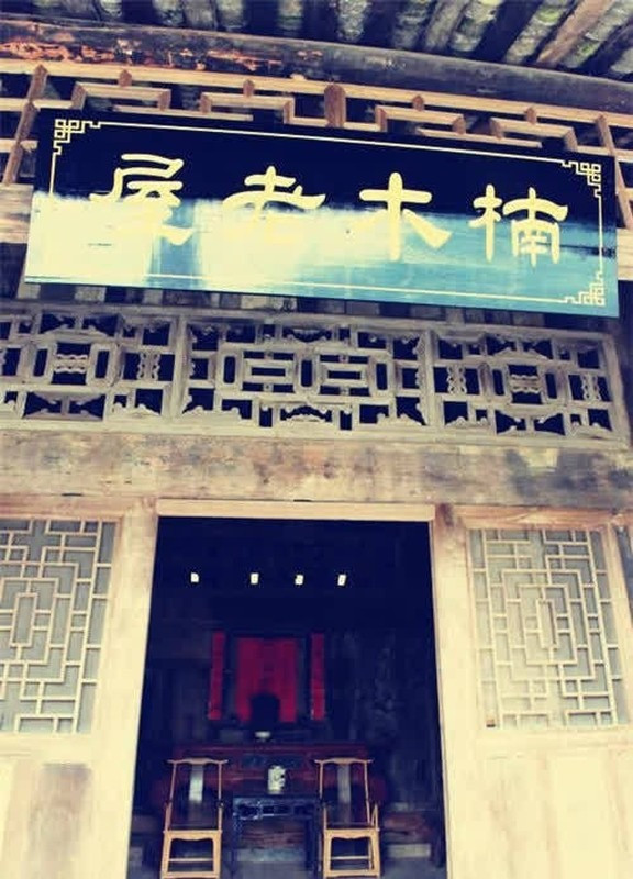 Theo các chuyên gia, căn nhà của ông Dương được xây dựng từ 60 tấm gỗ nanmu vàng dài 2m với tổng trọng lượng khoảng 200 tấn, chiếm 90% nguyên liệu. Ảnh: Sohu