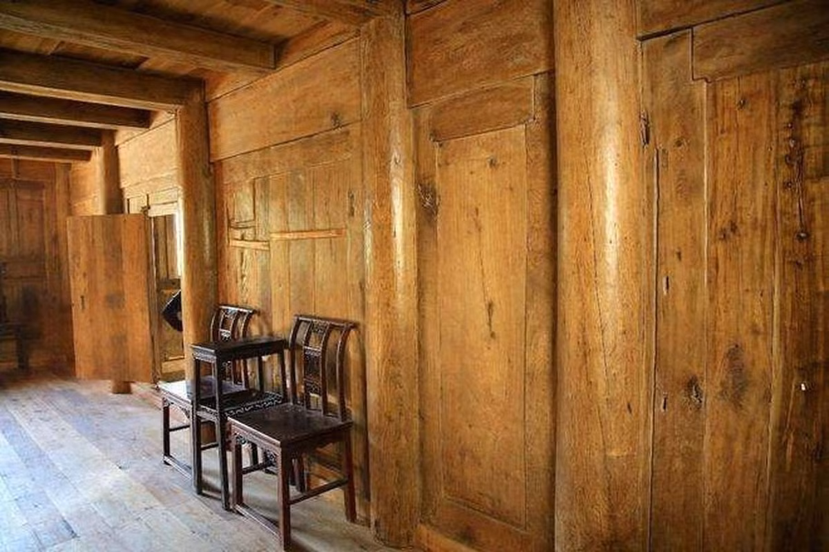 Năm 2015, ông Dương được thông báo ngôi nhà sắp bị phá bỏ cho dự án quy hoạch. Cả gia đình vui mừng, bởi vì sẽ có một khoản trợ cấp cho việc phá dỡ, con trai của ông có thể cưới vợ. Ảnh: 163