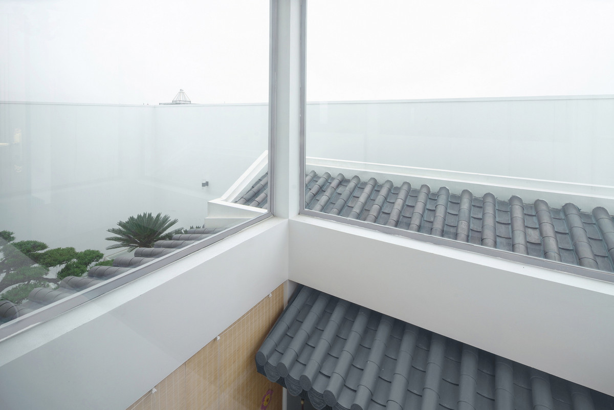 Phần mái nhà gợi nhớ về kiến trúc truyền thống. Ảnh: Triệu Chiến