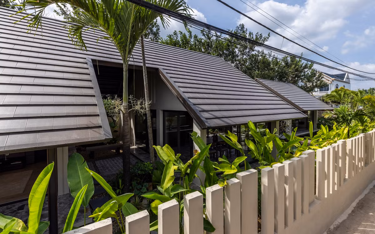 Lấy cảm hứng từ khái niệm ngũ hành, kiến trúc ngôi nhà mô phỏng hình bóng của năm ngọn núi, tượng trưng cho sự ổn định và hài hòa. Ảnh: Hiroyuki Oki