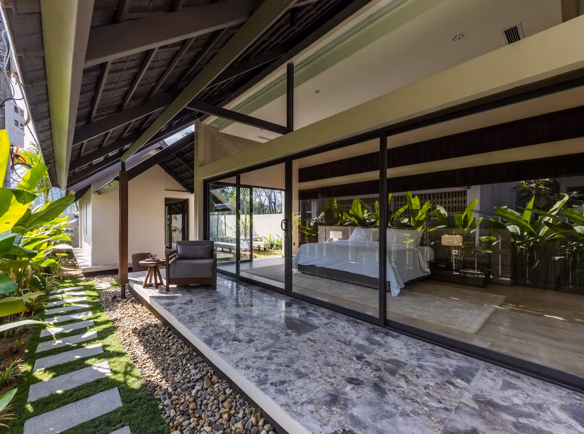 Trong đó, một phòng ngủ chính cho chủ nhà và một phòng khách. Ảnh: Hiroyuki Oki