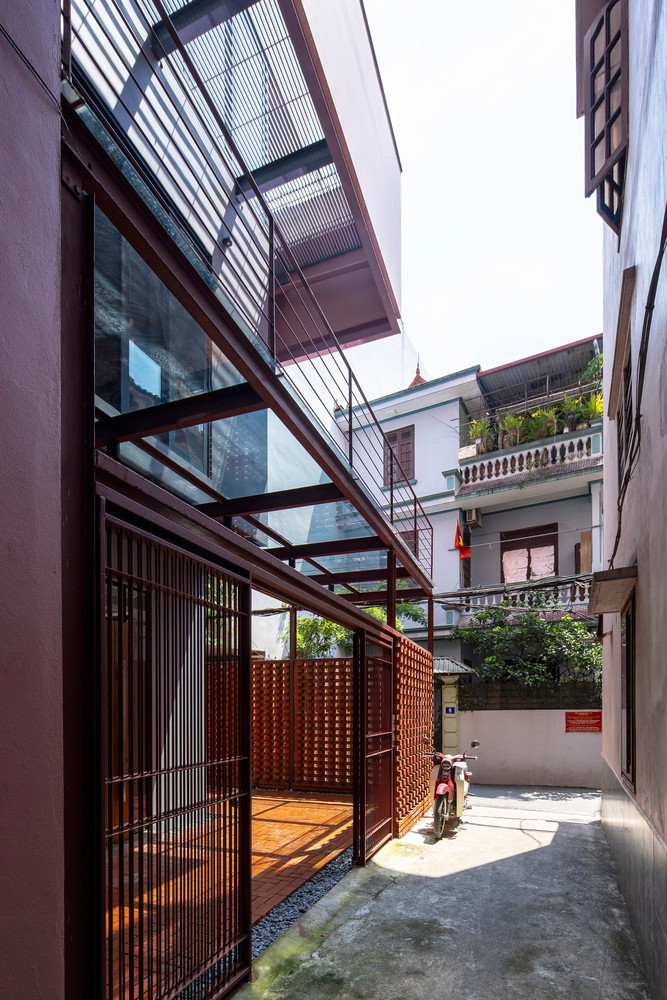 Với quá trình phát triển đô thị như hiện nay ở nước ta, các ngôi nhà được xây dựng từ những năm 2000 có lẽ đã không còn phù hợp với nhu cầu ở và thẩm mỹ của thế hệ trẻ. Ảnh: Triệu Chiến